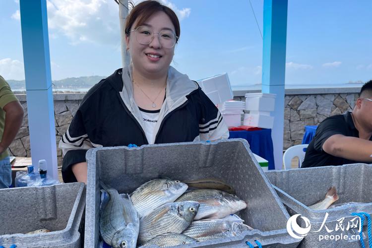 探访福建福清"海味"农民丰收节:海岸边上卖渔获